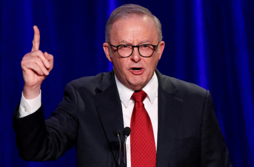 El primer ministro de Australia, Anthony Albanese, pronuncia un discurso en Sídney el 3 de mayo de 2025. (Fuente: Reuters/VNA)