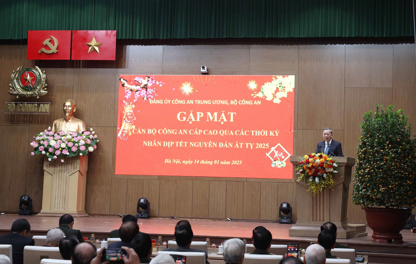 El secretario general del Partido Comunista de Vietnam, To Lam, pronuncia un discurso en la reunión. (Fuente: VNA)