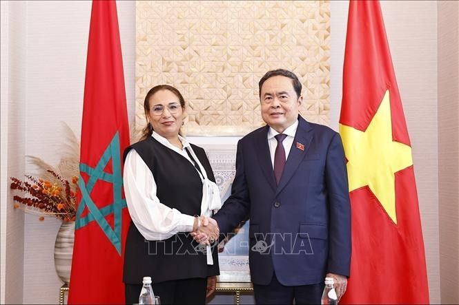 El presidente de la Asamblea Nacional de Vietnam, Tran Thanh Man y Lubna Srhiri, presidenta del Grupo Parlamentario de Amistad Marruecos-Vietnam. (Fuente: VNA)