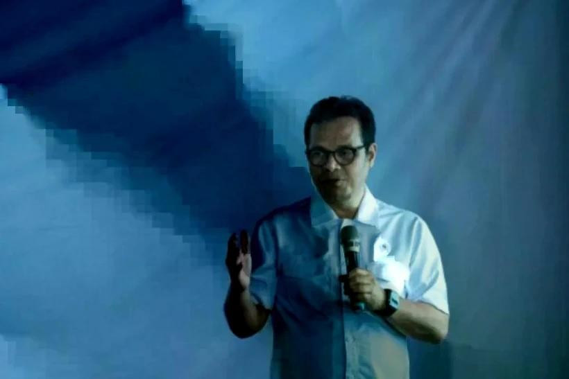 El viceministro de Comunicación y Asuntos Digitales de Indonesia, Nezar Patria, pronuncia un discurso inaugural en la Mesa Redonda sobre IA - Cumbre de Alfabetización en IA en Yakarta el 16 de diciembre de 2024. (Foto: Antara)
