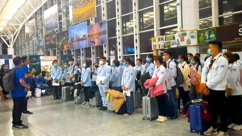 Foto ilustrativa: Trabajadores vietnamitas completan trámites para viajar a trabajar al exterior (Foto: VNA)