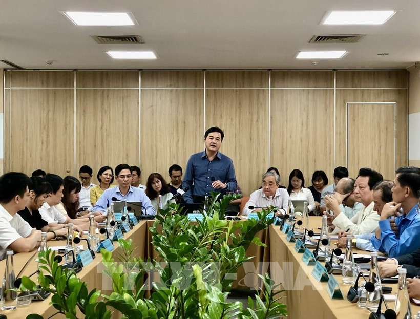 Bui Ta Hoang Vu, director del Departamento de Industria y Comercio de Ciudad Ho Chi Minh, preside la reunión (Fuente: VNA) 