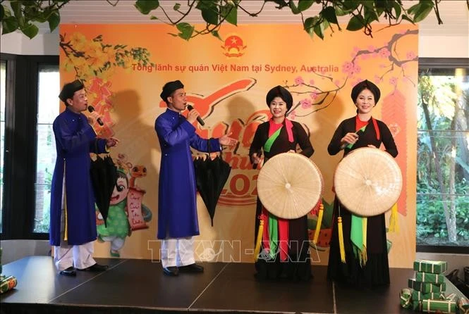 Una presentación de canto tradicional vietnamita en el evento (Fuente: VNA)