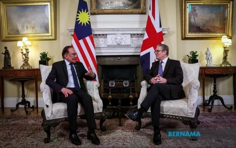 El primer ministro de Malasia, Datuk Seri Anwar Ibrahim (izquierda), y su homólogo británico, Keir Starmer. (Foto: Bernama)