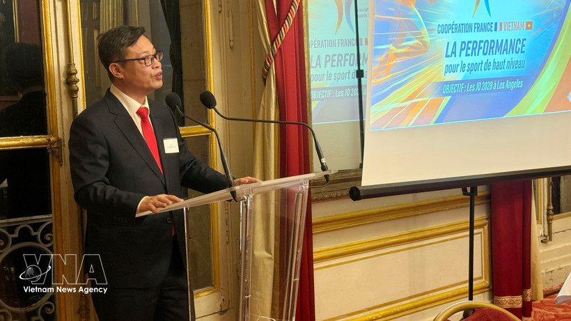 Trinh Duc Hai, embajador vietnamita en París, pronuncia un discurso en el evento (Fuente: VNA)
