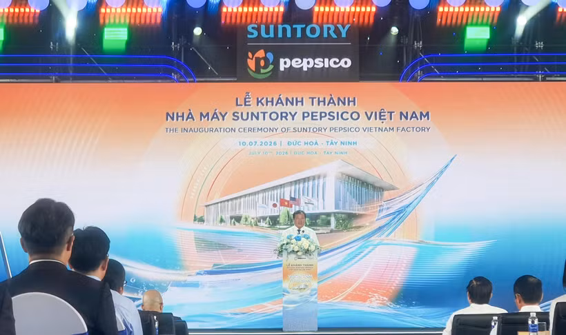 El presidente del Comité Popular de la provincia de Tay Ninh, Le Van Han, pronuncia un discurso en la ceremonia (Foto: VNA) 
