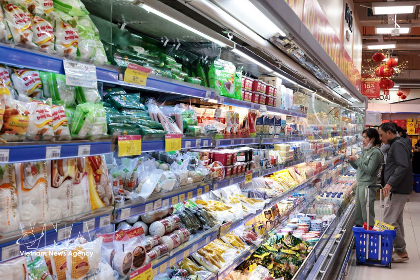 Clientes en el supermercado Coopmart Nguyen Trai en Hà Nội. (Fuente: VNA) 