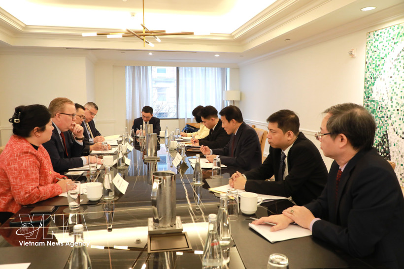 En la reunión (Fuente: VNA)