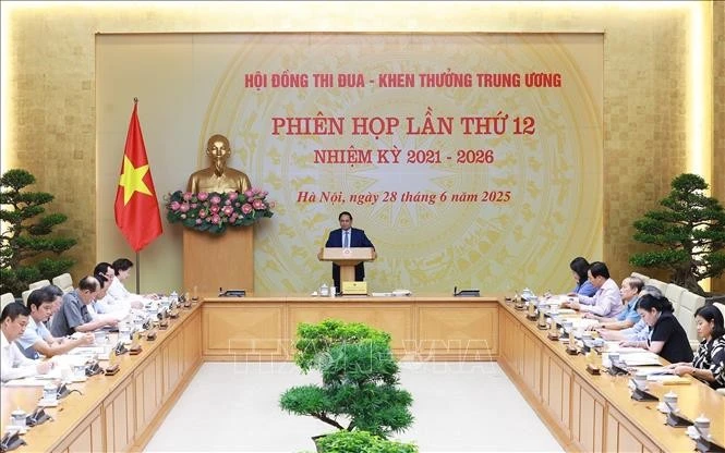 El primer ministro Pham Minh Chinh preside la reunión. (Fuente: VNA)
