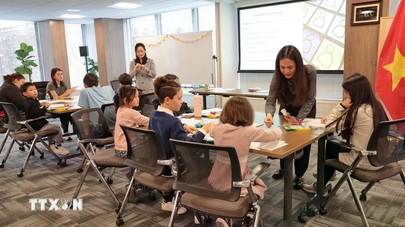 Una clase del idioma vietnamita para niños en Nueva York (Fuente: VNA) 