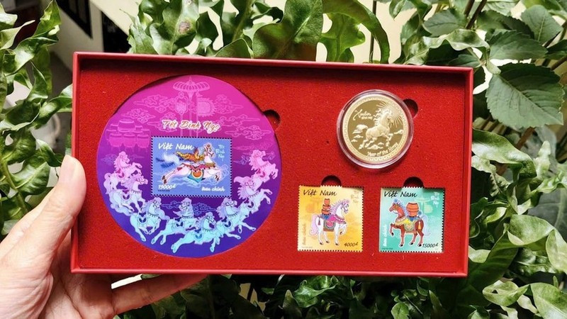 El conjunto de selló y moneda conmemorativa para celebrar el Año Nuevo del Caballo. (Fuente: nhandan.vn)