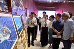 La exposición Happy Vietnam 2026 exhibe 200 obras fotográficas y audiovisuales (Foto: VNA)
