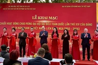 En la inauguración de la exposición (Fuente: VNA)