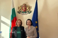 La embajadora de Vietnam en Bulgaria, Nguyen Thi Minh Nguyet, y la alcaldesa Kazanlak Galina Stoyanova. (Fuente: VNA) 
