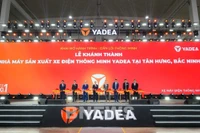 En la ceremonia de inauguración de la fábrica (Fuente: VNA)