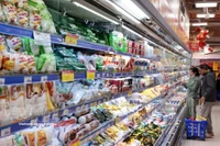 Clientes en el supermercado Coopmart Nguyen Trai en Hà Nội. (Fuente: VNA) 