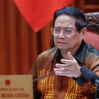 Premier vietnamita exhorta a construir un centro financiero internacional con entorno legal transparente y abierto