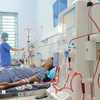 Pacientes en hemodiálisis en el Hospital General de la provincia de Ha Giang. (Fuente: VNA)