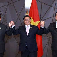 El primer ministro de Vietnam, Pham Minh Chinh, y sus homólogos de Camboya, Samdech Thipadei Hun Manet, y de Laos, Sonexay Siphandone, en Kuala Lumpur, Malasia. (Fuente: VNA)