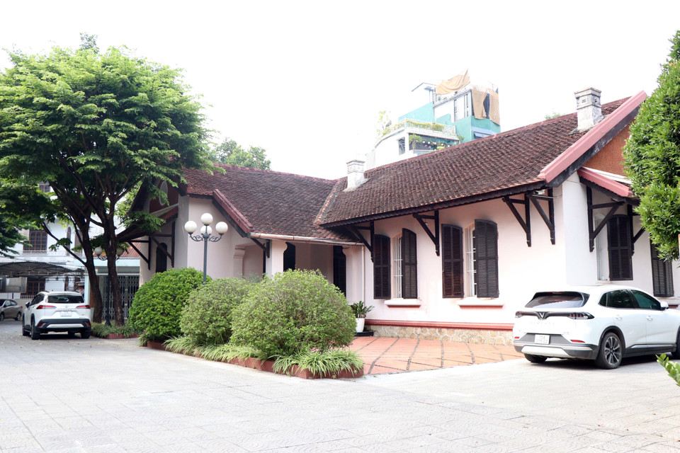 El edificio de oficinas de estilo francés del Departamento de Agricultura y Medio Ambiente de la ciudad de Hue en la calle Dong Da. Foto: VNA