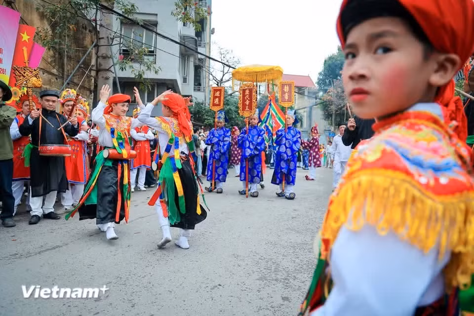 Interpretada exclusivamente por hombres, se caracteriza por movimientos suaves, sugestivos y cargados de simbolismo vinculado a la fertilidad, propio de la cultura agrícola del arroz. (Foto: Vietnam+)