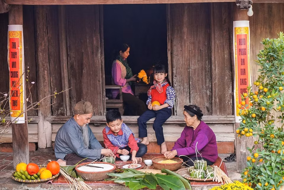 Para los vietnamitas, el Año Nuevo Lunar es una ocasión para que los miembros de la familia se reúnan y disfruten de la alegría del reencuentro. Foto: VNA