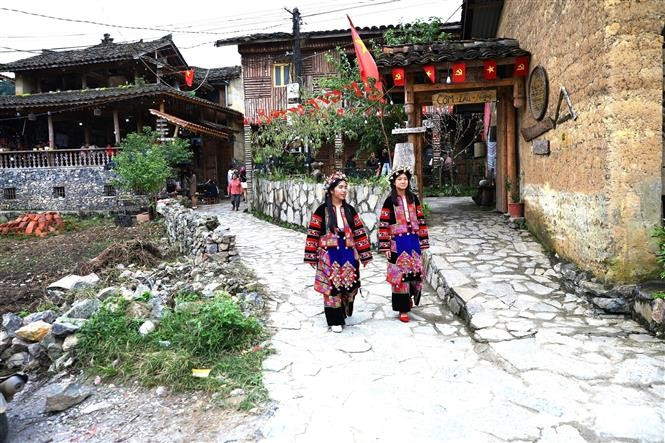 Casas en la Aldea Turística Comunitaria de Lo Lo Chai. (Foto: VNA)