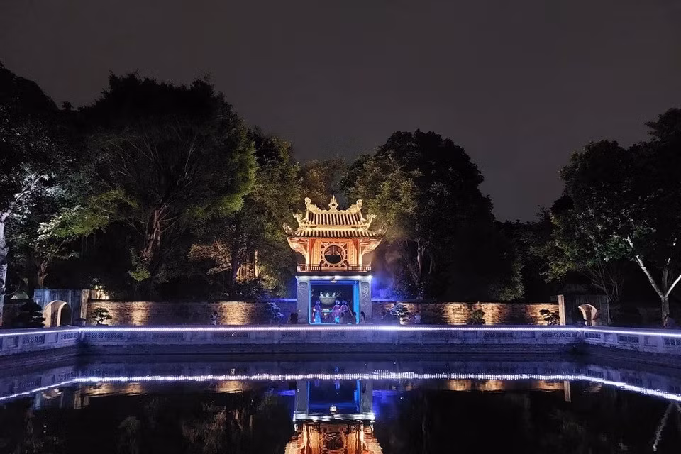 Situado en el centro de la reliquia, cerca de las estelas doctorales y de Khue Van Cac (Pabellón Constelación de Literatura), el pozo Thien Quang se considera la fuente sagrada del cielo y la tierra. (Foto: Vietnam+)