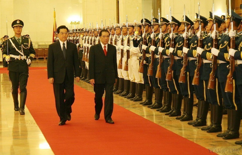 En mayo de 2008, durante la visita del secretario general del Partido Comunista de Vietnam, Nong Duc Manh, a China, los dos países elevaron sus nexos a una asociación de cooperación estratégica integral. Foto: VNA