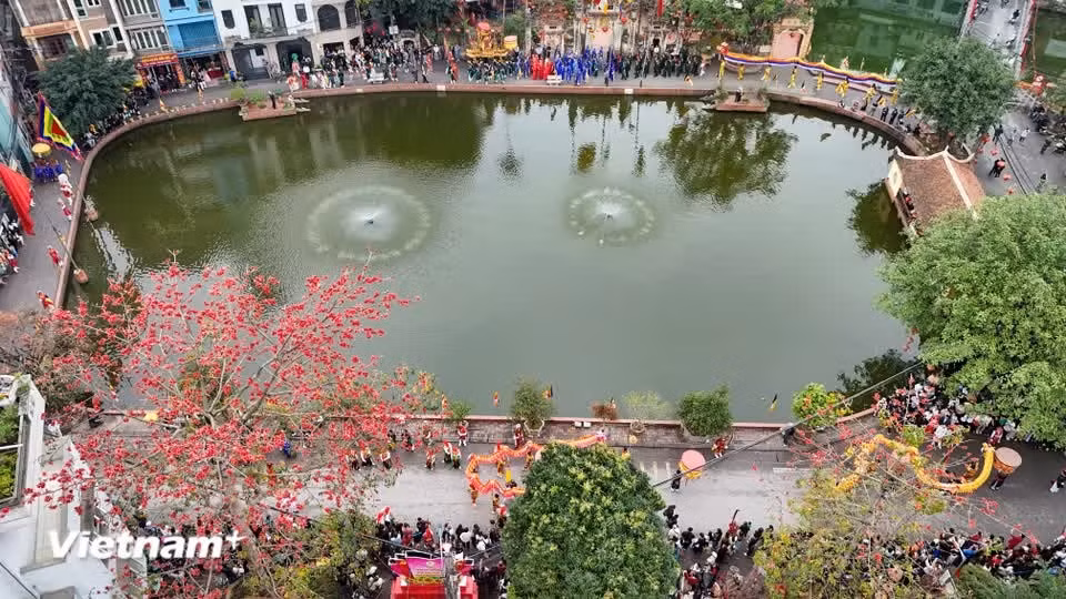 El festival tradicional de la aldea de Trieu Khuc, ubicada en la comuna de Tan Trieu del distrito de Thanh Tri (actual barrio de Thanh Liet), Hanoi, se celebra cada año entre el 9 y el 12 del primer mes lunar. (Foto: Vietnam+)