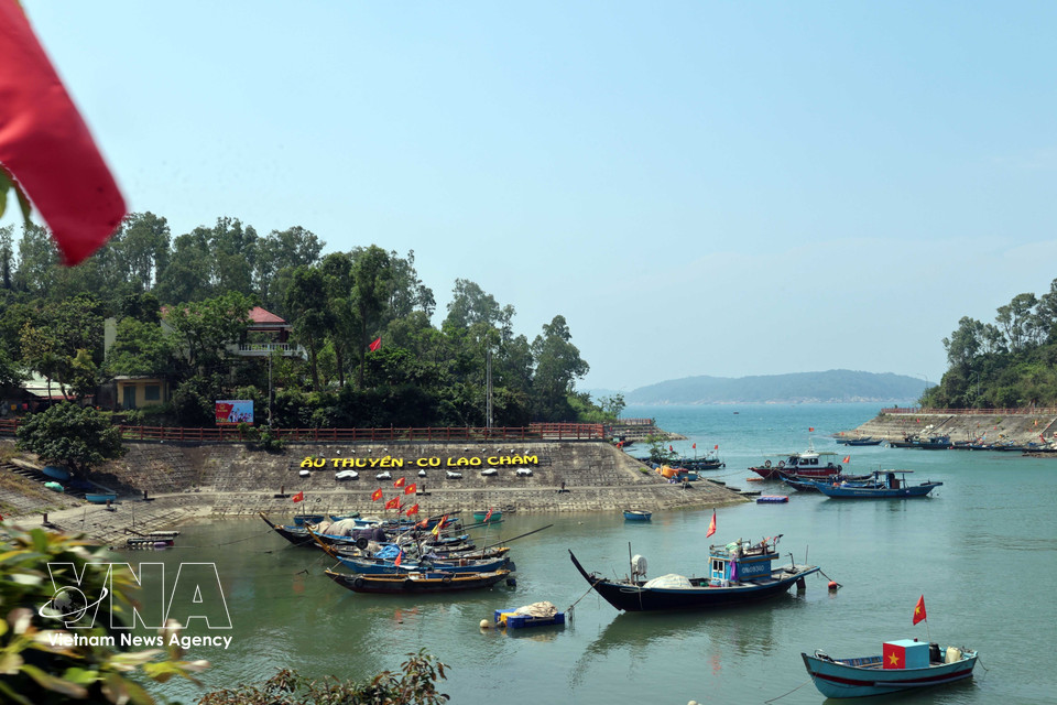 Barcos anclados en el muelle de la isla Cu Lao Cham. Foto: VNA