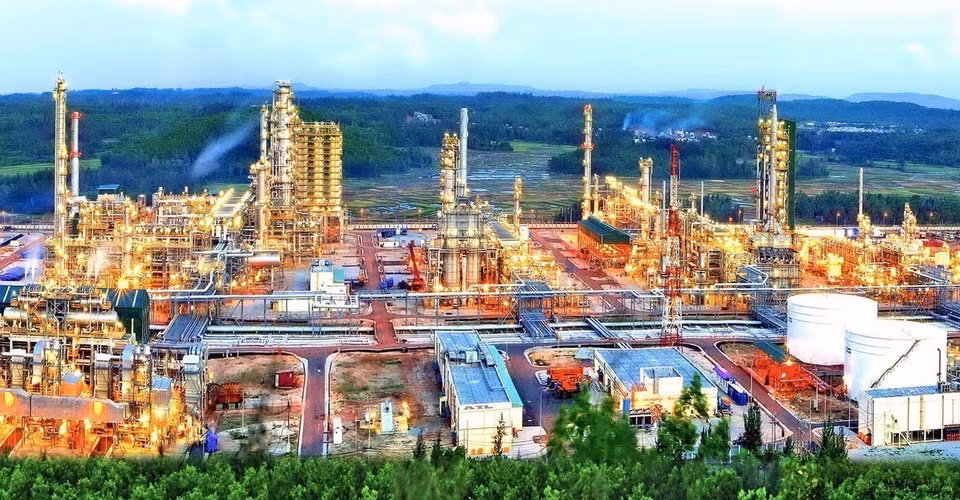 La refinería de Dung Quat (Quang Ngai) es la segunda más grande de Vietnam, desempeñando un papel clave en la industria nacional (2011). Foto: VNA