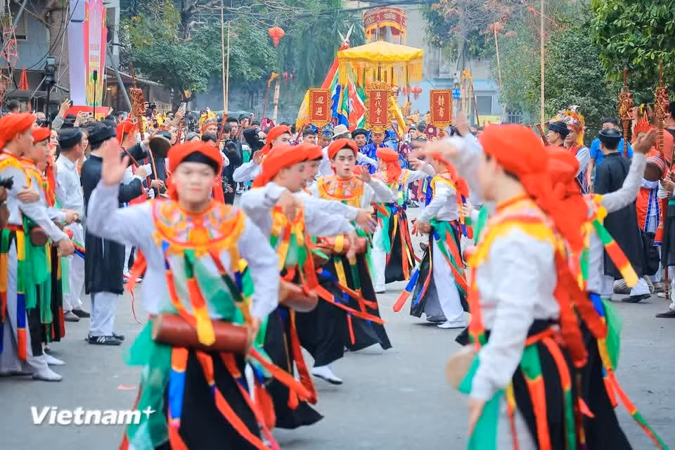 La danza, aunque sencilla en sus giros, apoyos de espalda y acercamientos, conserva un estilo único y difícil de reproducir (Foto: Vietnam+)