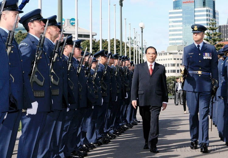 Ceremonia de bienvenida al secretario general del Partido Comunista de Vietnam, Nong Duc Manh, en visita oficial a Nueva Zelanda, el 10 de septiembre de 2009. Foto: VNA