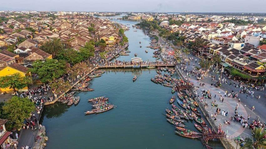 El casco antiguo de Hoi An es un destino seguro, con una arquitectura impresionante y una gastronomía atractiva, destacándose como uno de los puntos más relevantes del turismo vietnamita. Foto: VNA