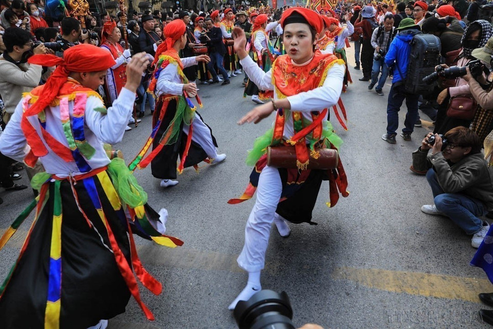 El festival de la aldea de Trieu Khuc (distrito de Thanh Tri, Hanoi), uno de los festivales tradicionales de la capital, fue reconocido como Patrimonio Cultural Inmaterial Nacional en 2020. Foto: VNA