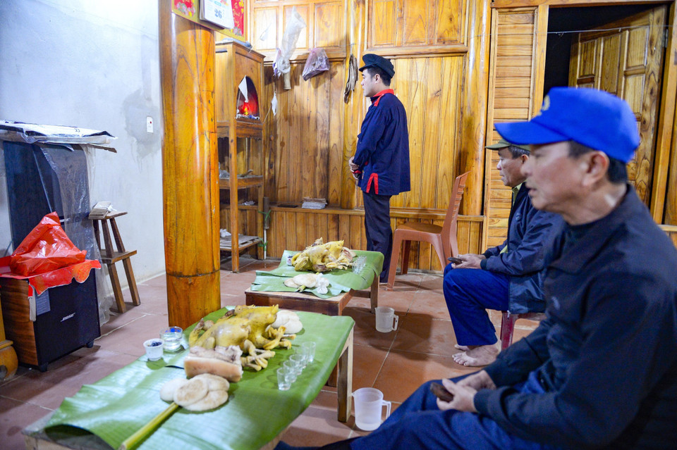 La ceremonia de Año Nuevo es oficiada por tres chamanes que dominan la antigua lengua Dao. (Foto: VNA)