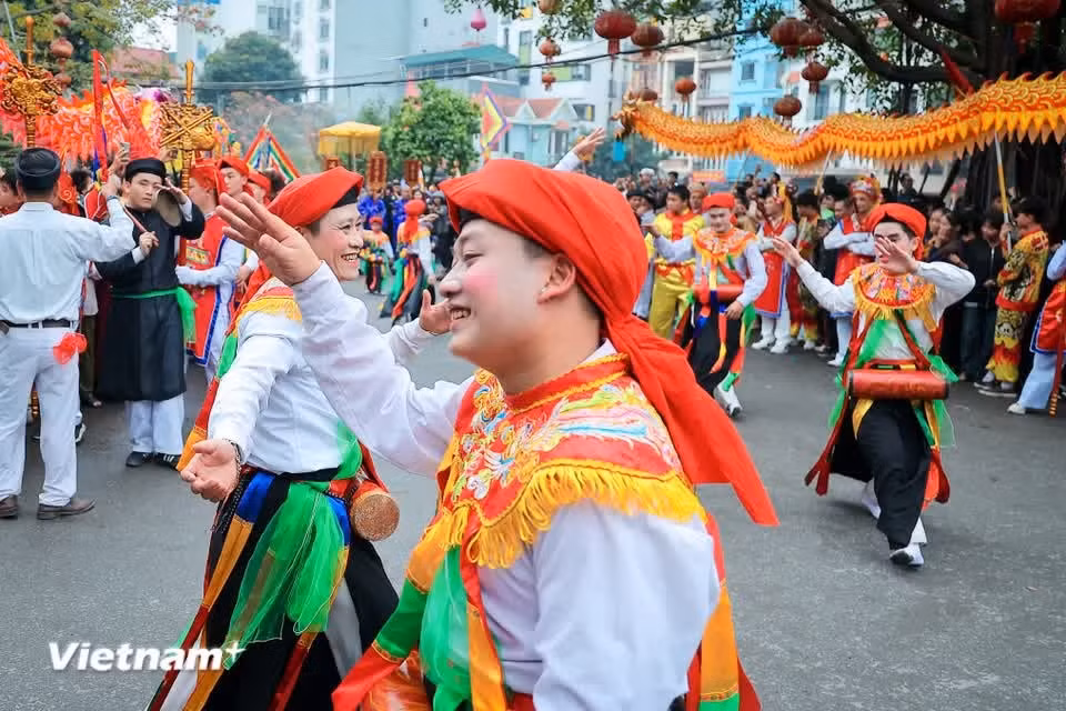 Los elegidos para ejecutar el baile son jóvenes solteros, de apariencia agradable, carácter afable y procedentes de familias respetables. (Foto: Vietnam+)