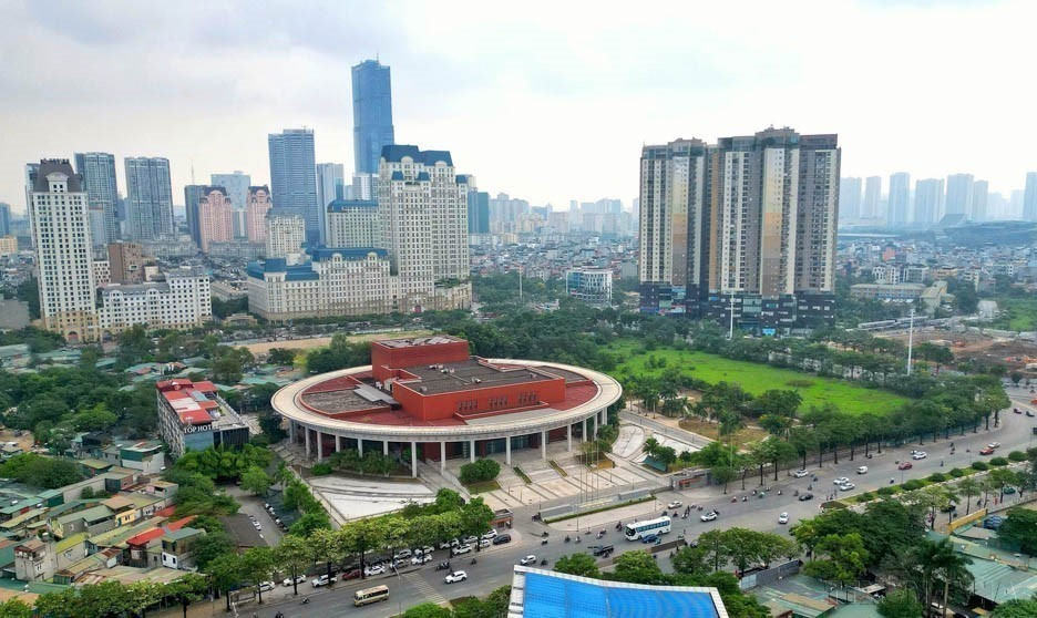 El Palacio de la Amistad Vietnam-China fue inaugurado en noviembre de 2017. Es un proyecto especial de importante significado político y diplomático otorgado a Vietnam por el Partido, el Estado, el Gobierno y el pueblo de China. Es sede de eventos políticos y diplomáticos y de intercambios culturales y artísticos entre ambos países. También es un destino para los vietnamitas y chinos que quieran aprender sobre el país, la gente y la cultura de ambos países (14 de octubre de 2024). Foto: VNA