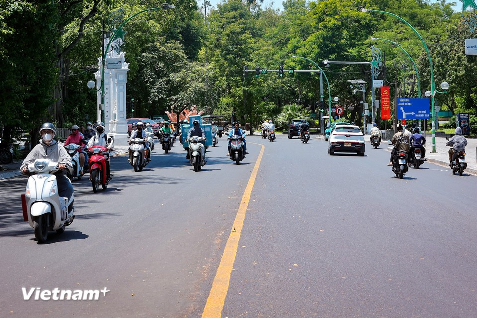 La barrera divisoria al comienzo de la calle Thanh Nien también se ha desmantelado temporalmente. (Foto: Vietnam+)