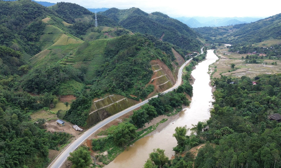 El proyecto de conexión de tráfico de las provincias montañosas del norte es un proyecto de infraestructura estratégico que completa la red de tráfico de la región noroeste. Foto: VNA