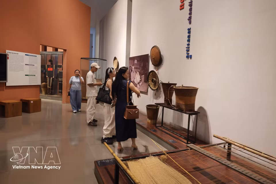 Espacio de exposición que muestra a los grupos étnicos de Dak Lak y la Altiplanicie Occidental dentro del museo. Foto: VNA
