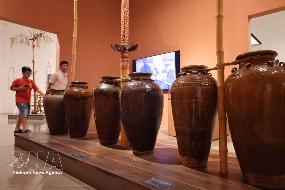 Vasijas tradicionales para vino utilizadas por los grupos étnicos de la Altiplanicie Occidental. Foto: VNA