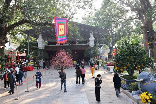 El templo Quan Thanh, conocido históricamente como Tran Quan Vu, rinde culto a Huyen Thien Tran Vu, un dios que protege la dirección norte de la ciudadela de Thang Long. (Foto: VNA)