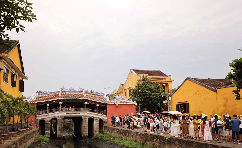El patrimonio cultural mundial de la antigua ciudad de Hoi An, ciudad de Da Nang, es siempre un destino favorito para los turistas internacionales. (Foto: VNA)