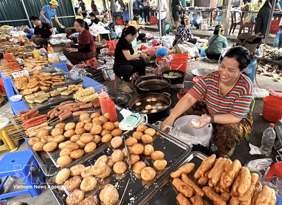 En el mercado de Phuong Do se venden numerosas especialidades locales. Foto: VNA