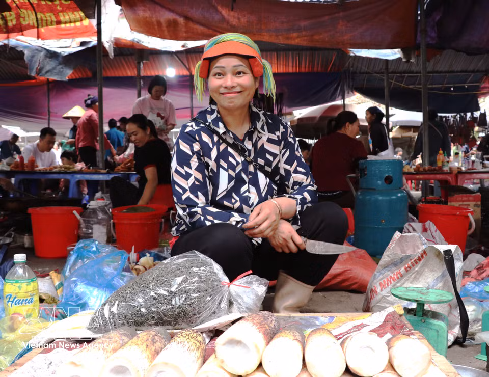 Cada domingo, el mercado de Phuong Do, en Ha Giang 1, provincia norteña de Tuyen Quang, está lleno de vida y rebosa de encanto rural. Foto: VNA