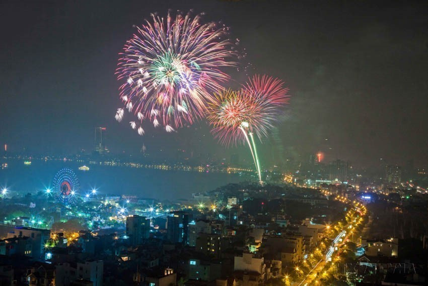 Fuegos artificiales sobre el cielo de Hanoi celebrando el Día Nacional, 2 de septiembre. Foto: VNA