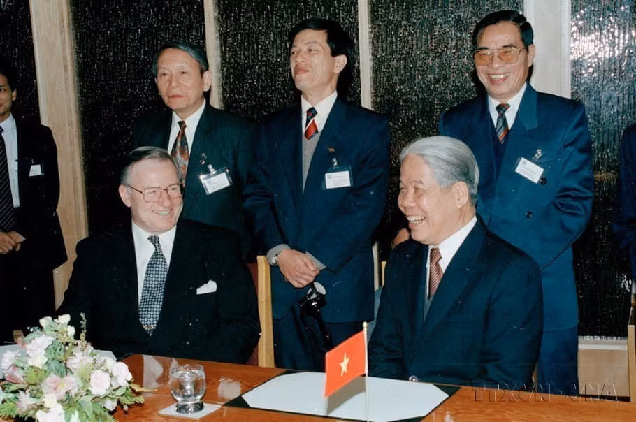 El primer ministro Jim Bolger recibió al secretario general del Partido Comunista de Vietnam, Do Muoi, en una visita oficial a Nueva Zelanda, el 27 de julio de 1995. Foto: VNA