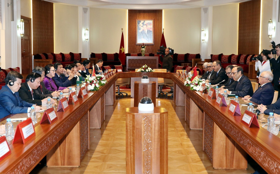 En el marco de la visita oficial al Reino de Marruecos, el 28 de marzo de 2019 (hora local), en la sede de la Cámara de Representantes de Marruecos en Rabat, la presidenta de la Asamblea Nacional de Vietnam, Nguyen Thi Kim Ngan, se reunió con el titular de la Cámara de Representantes de Marruecos, Habib El Malki. Foto: VNA